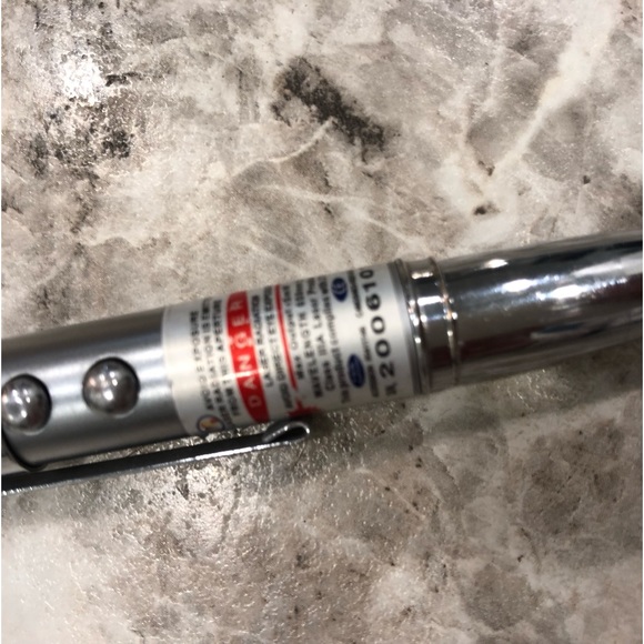 Vintage military pen with laser light, flashlight, a magnet base and working pen - Picture 7 of 7